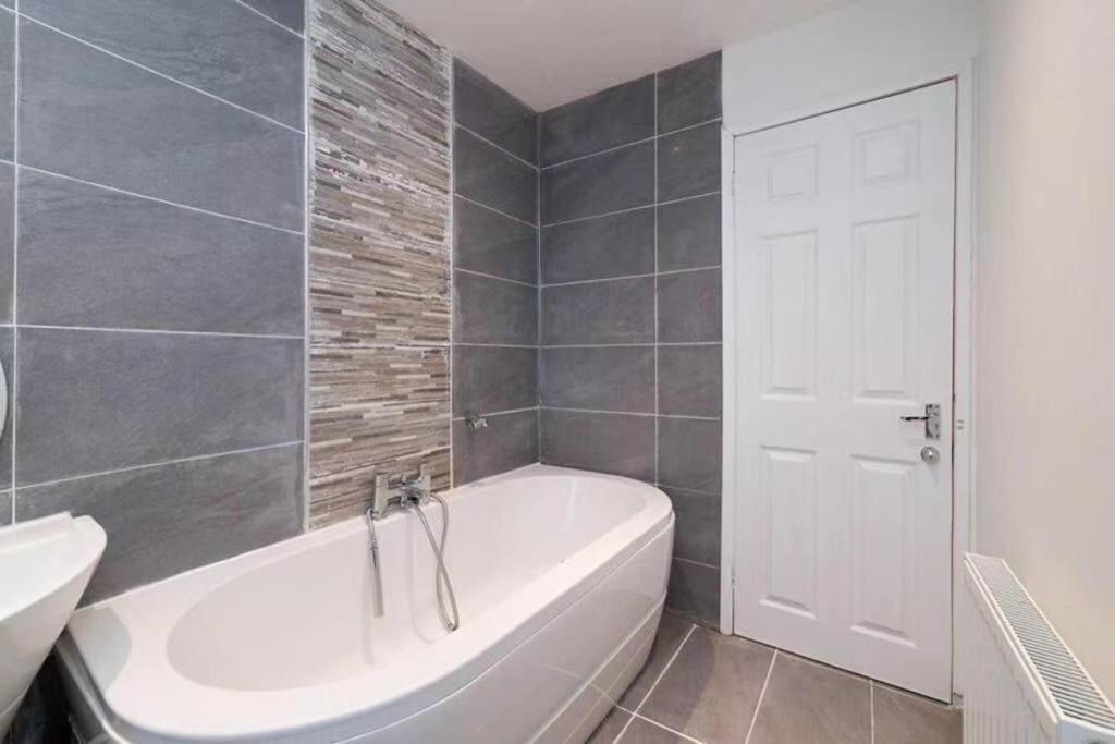 Light-Luxury Flat Apartment Glasgow Bagian luar foto
